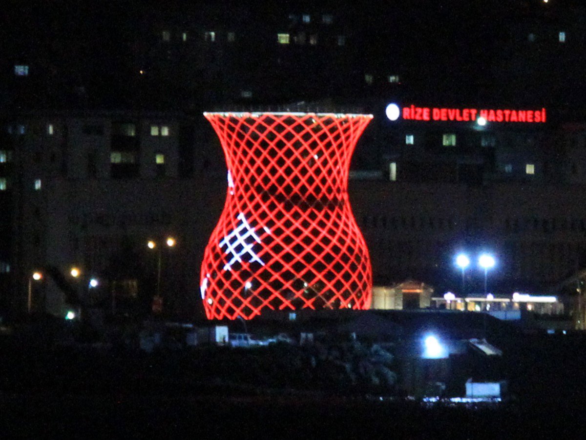 Çay Bardağı Işıl Işıl