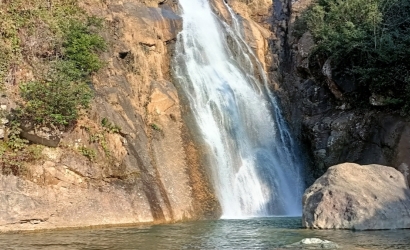 Ağaran Şelalesi