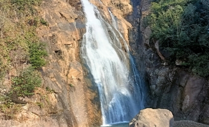 Ağaran Şelalesi