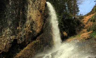 Yukarı Çağlayan Vandri Şelalesi