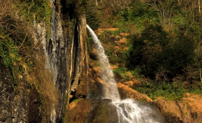Yukarı Çağlayan Vandri Şelalesi