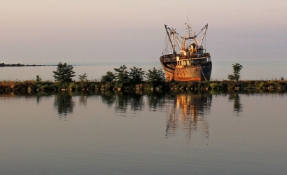 Kıyıdaki gemi